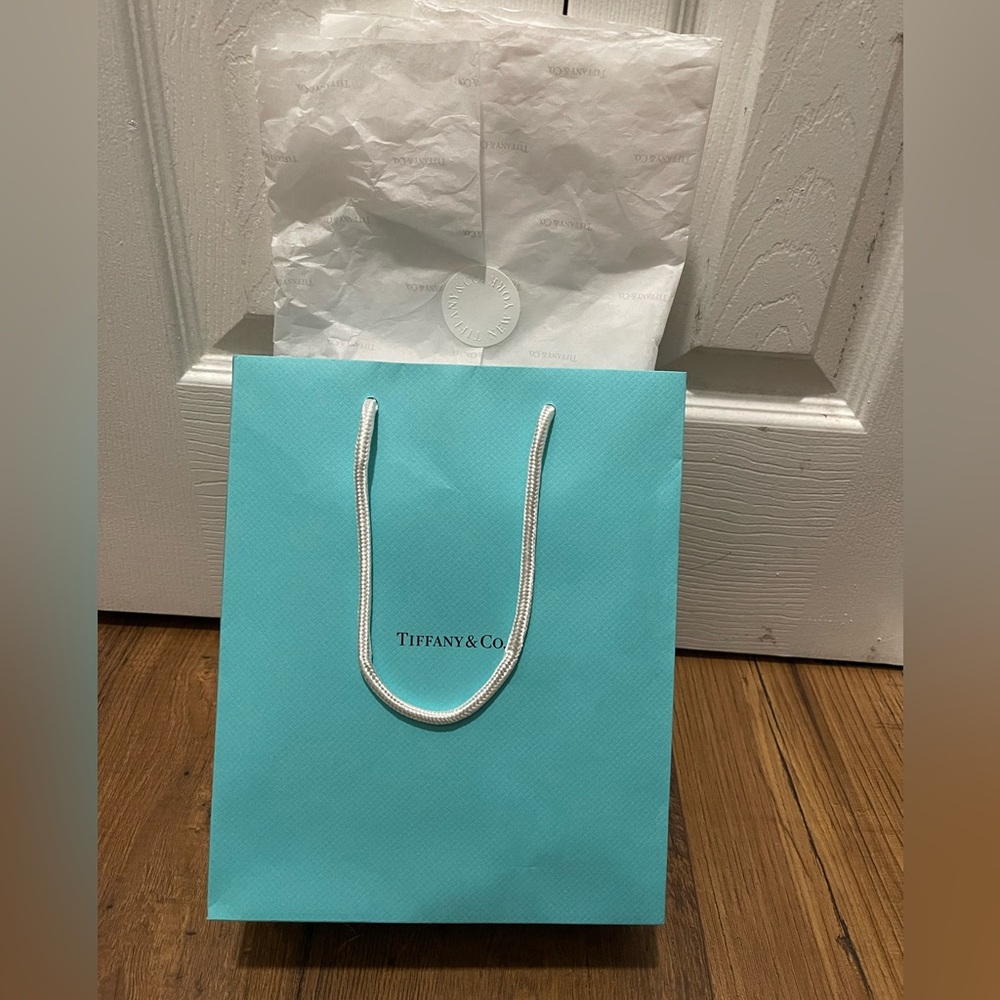 Tiffany & co shopping bag and tissue paper